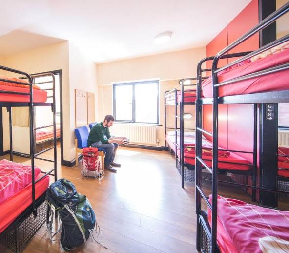 Advantages and Disadvantages of Students Living in School Hostels
